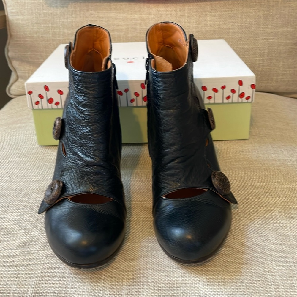 Coclico Women’s Ankle Boots.